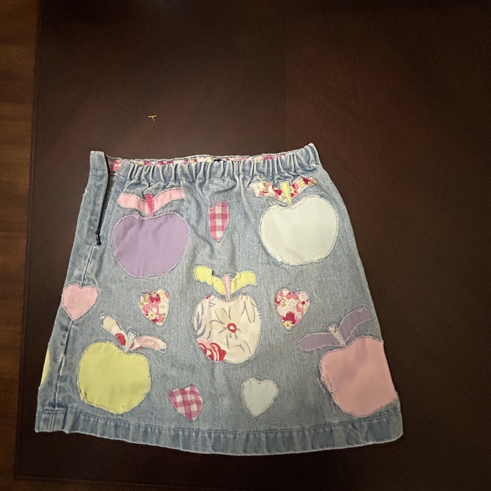 Mini Boden Girls Apple Patch Denim Skirt Size 5-6Y Hearts Cottagecore Cute